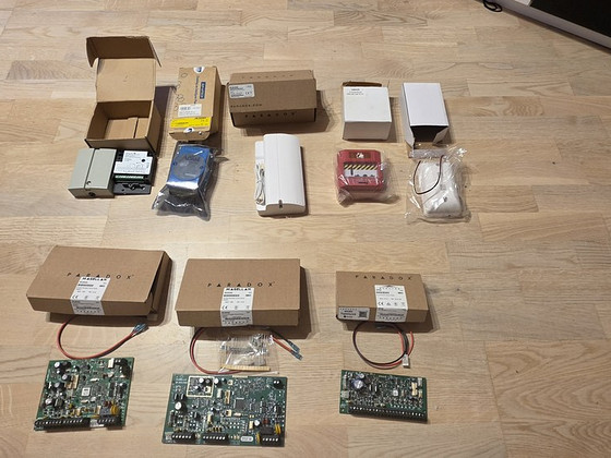 Различные компоненты систем безопасности (Paradox, Advantech