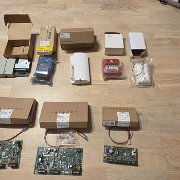 Различные компоненты систем безопасности (Paradox, Advantech