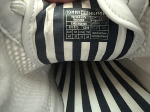 Tommy Hilfiger meeste jalanõud 44 (4 foto / 5)