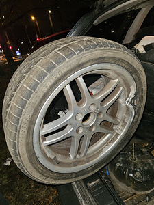 Оригинальные диски BMW e39 m5 3 шт, плюс один поврежденный (3 фото из 3)