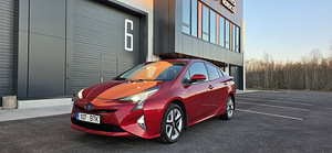 Toyota Prius 2016, 1.8 гибрид 72kW/37kW, автомат (1 фото из 13)
