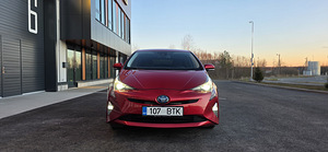 Toyota Prius 2016, 1.8 гибрид 72kW/37kW, автомат (2 фото из 13)