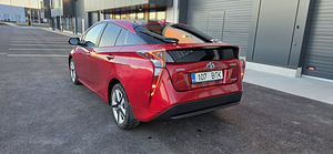 Toyota Prius 2016, 1.8 гибрид 72kW/37kW, автомат (7 фото из 13)