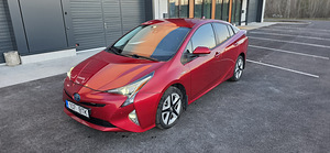 Toyota Prius 2016, 1.8 гибрид 72kW/37kW, автомат (9 фото из 13)