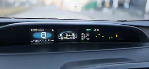 Toyota Prius 2016, 1.8 гибрид 72kW/37kW, автомат (11 фото из 13)