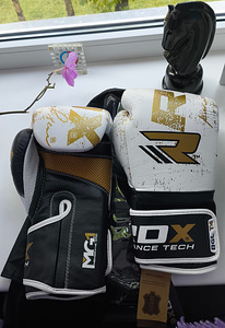 Боксерские перчатки RDX T-4 Gold из натуральной кожи (2 фото из 2)