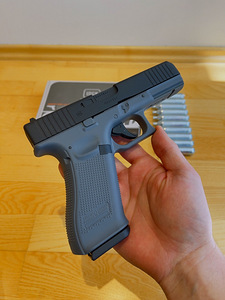 НОВЫЙ UMAREX Glock 17 gen 5 Airsoft 6mm пистолет CO2 Blowbac (5 фото из 10)