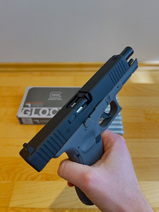 НОВЫЙ UMAREX Glock 17 gen 5 Airsoft 6mm пистолет CO2 Blowbac (7 фото из 10)