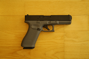 UUS UMAREX Glock 17 gen 5 Airsoft 6mm püstol CO2 Blowback (3 foto / 9)
