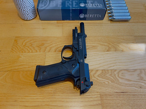 UUS UMAREX BERETTA M9A3 Airsoft 6mm CO2 Blowback (5 foto / 10)