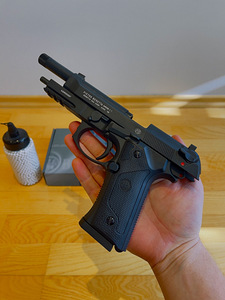 UUS UMAREX BERETTA M9A3 Airsoft 6mm CO2 Blowback (6 foto / 10)
