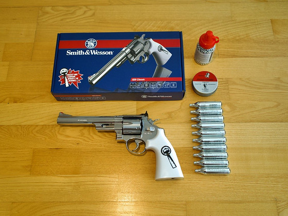 UUS UMAREX SMITH & WESSON 629 6,5 CO2 Revolver