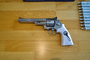 UUS UMAREX SMITH & WESSON 629 6,5 CO2 Revolver (2 foto / 10)
