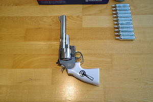 UUS UMAREX SMITH & WESSON 629 6,5 CO2 Revolver (4 foto / 10)