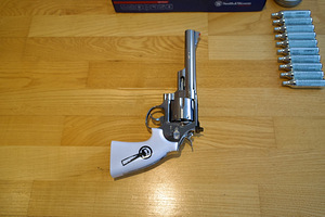 UUS UMAREX SMITH & WESSON 629 6,5 CO2 Revolver (5 foto / 10)