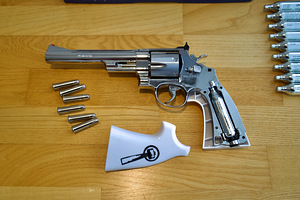 UUS UMAREX SMITH & WESSON 629 6,5 CO2 Revolver (10 foto / 10)