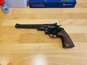 НОВЫЙ UMAREX SMITH & WESSON M29 8 3/8" 4,5мм CO2 револьверны (2 фото из 10)