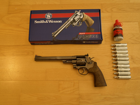 UUS UMAREX SMITH & WESSON M29 8 3/8" 4,5mm CO2 revolver kit