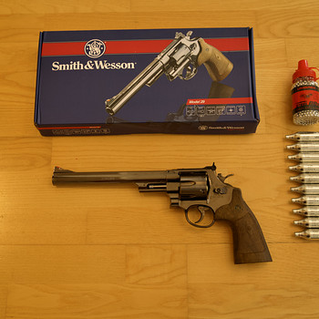 UUS UMAREX SMITH & WESSON M29 8 3/8" 4,5mm CO2 revolver kit
