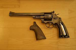 UUS UMAREX SMITH & WESSON M29 8 3/8" 4,5mm CO2 revolver kit (9 foto / 10)