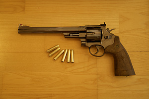 UUS UMAREX SMITH & WESSON M29 8 3/8" 4,5mm CO2 revolver kit (4 foto / 10)