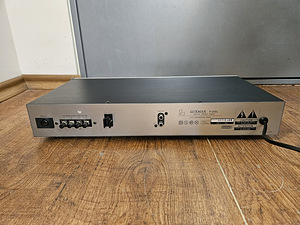 Luxman T-215 AM/FM стерео тюнер (2 фото из 2)