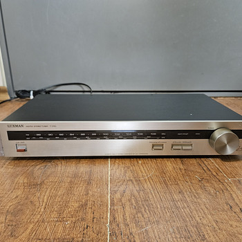 Luxman T-215 AM/FM Stereo Tuner
