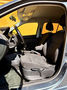Škoda Fabia (9 фото из 15)
