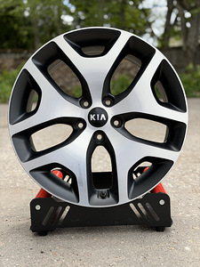 19" оригинальные диски Kia 5x114,3 + датчики (1 фото из 10)
