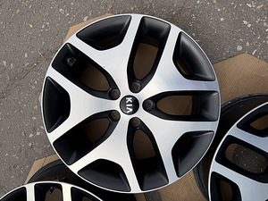 19" оригинальные диски Kia 5x114,3 + датчики (5 фото из 10)