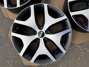 19" оригинальные диски Kia 5x114,3 + датчики (6 фото из 10)