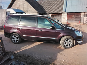 Ford Galaxy (2 фото из 8)