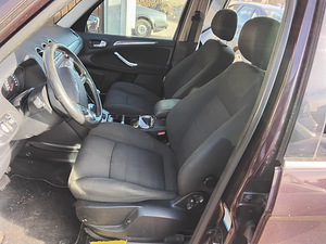 Ford Galaxy (6 фото из 8)