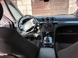 Ford Galaxy (8 фото из 8)