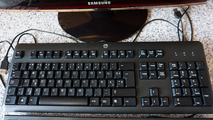 Монитор Samsung "20"+ 2 клавиатуры, мышь. (2 фото из 3)