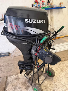 Лодочный мотор Suzuki DF30L (2 фото из 7)