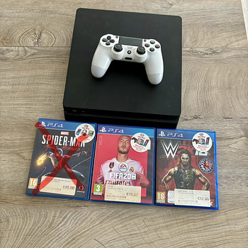PlayStation 4