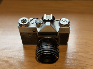 Продается Zenit-E 35мм пленочная камера + футляр (4 фото из 4)