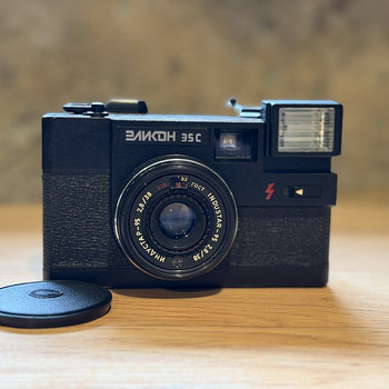 Советская кинокамера Elikon 35C с футляром