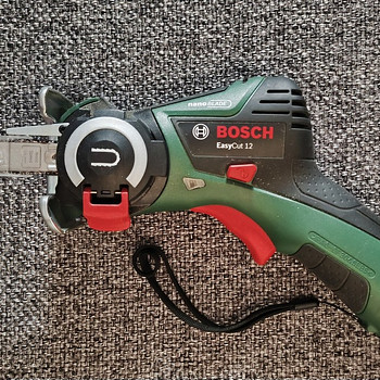 Аккумуляторная пила Bosch EasyCut 12