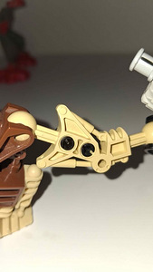 LEGO BIONICLE Pohatu 2001 (3 фото из 4)