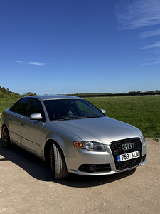 Audi A4 (3 фото из 11)