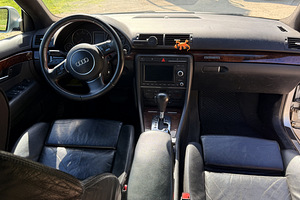 Audi A4 (7 фото из 11)