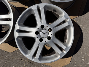 17" оригинальные диски Mercedes-Benz 5x112 (4 фото из 9)