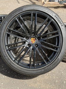 21" оригинальные диски Porsche Panamera разной ширины 5x130 + шины (1 фото из 10)