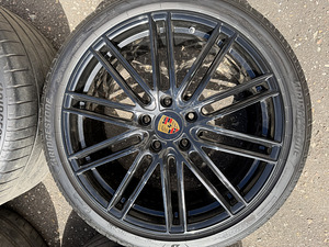 21" оригинальные диски Porsche Panamera разной ширины 5x130 + шины (4 фото из 10)