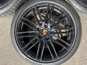 21" оригинальные диски Porsche Panamera разной ширины 5x130 + шины (5 фото из 10)