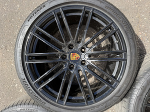 21" оригинальные диски Porsche Panamera разной ширины 5x130 + шины (6 фото из 10)