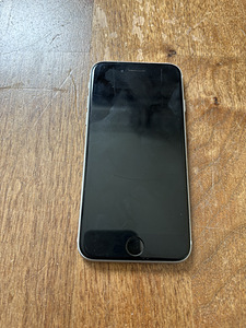 iPhone SE 2020 (1 foto / 2)