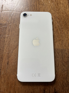 iPhone SE 2020 (2 foto / 2)